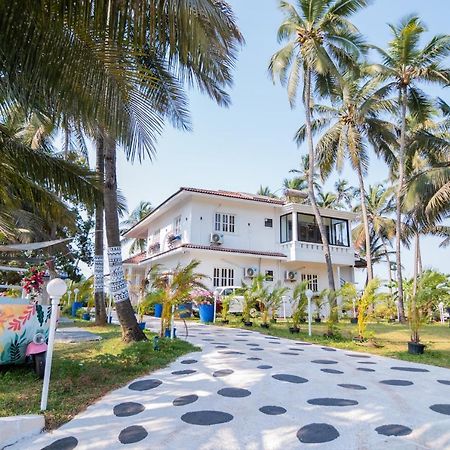 White House In Goa, Truly Amazing Experience Bed and Breakfast Saligao Buitenkant foto