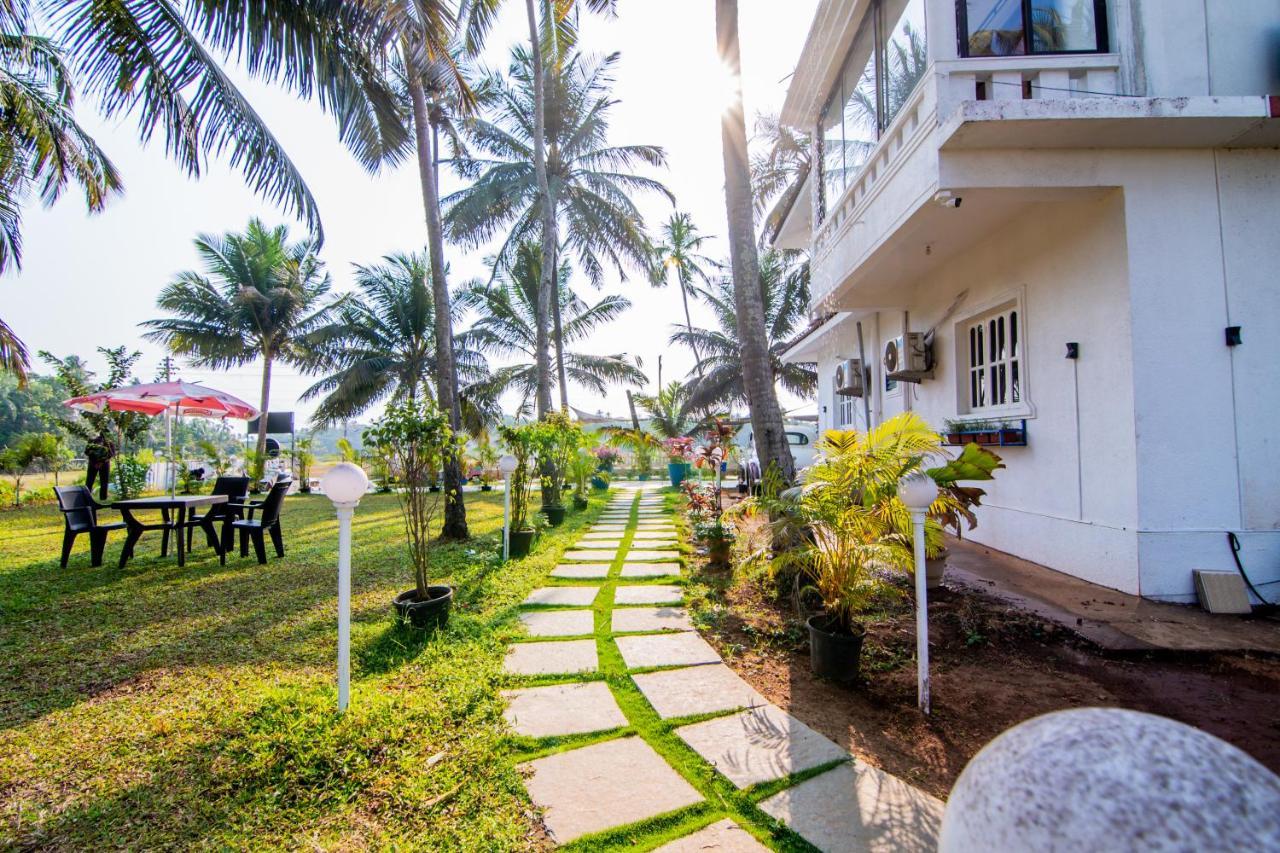 White House In Goa, Truly Amazing Experience Bed and Breakfast Saligao Buitenkant foto