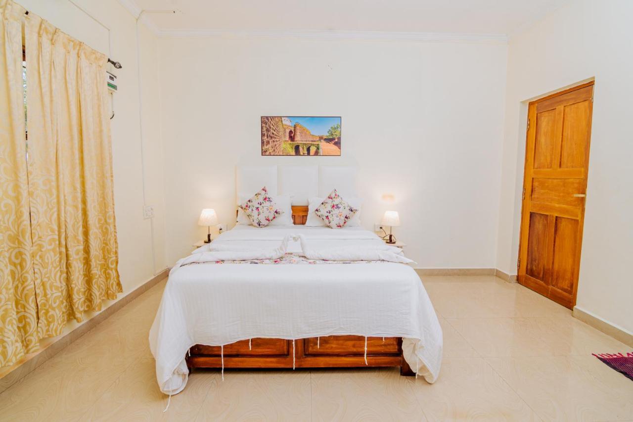 White House In Goa, Truly Amazing Experience Bed and Breakfast Saligao Buitenkant foto