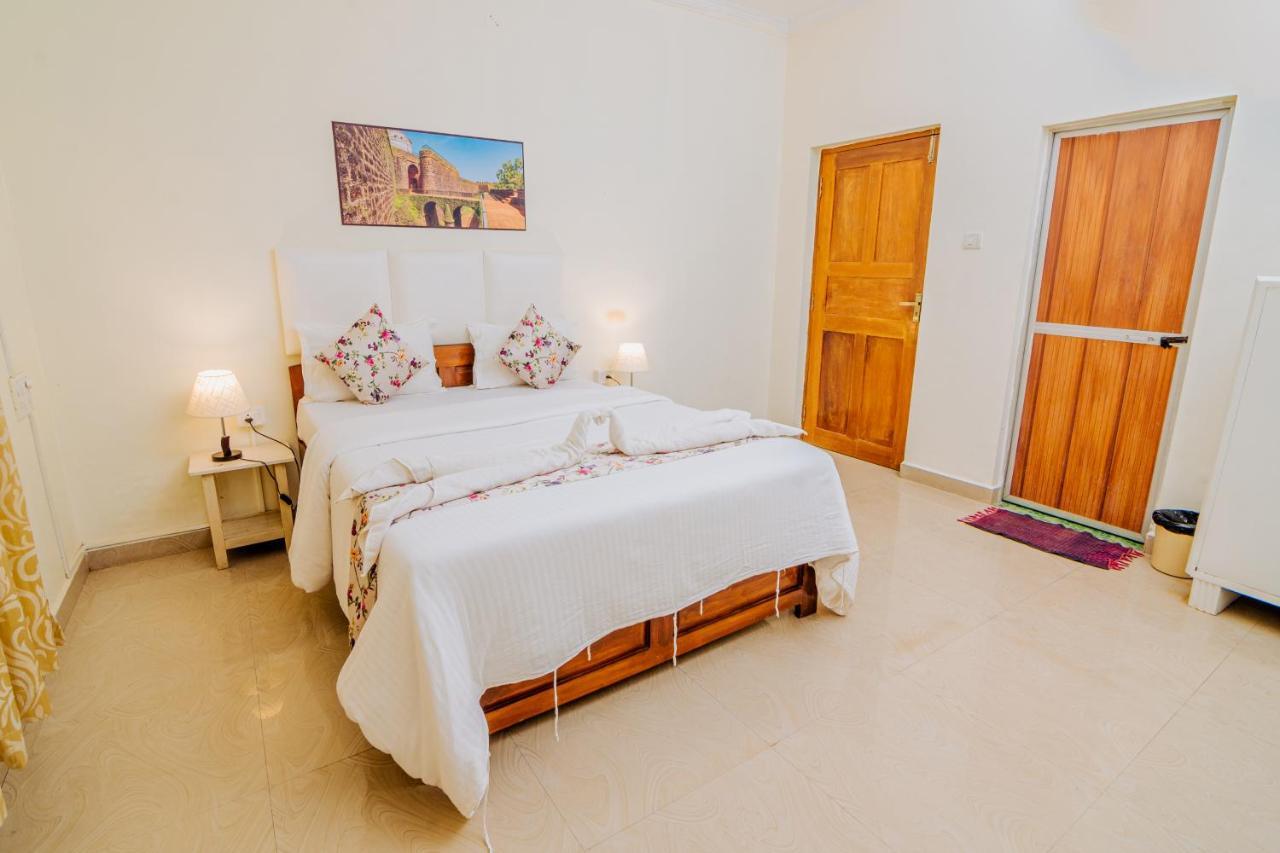 White House In Goa, Truly Amazing Experience Bed and Breakfast Saligao Buitenkant foto