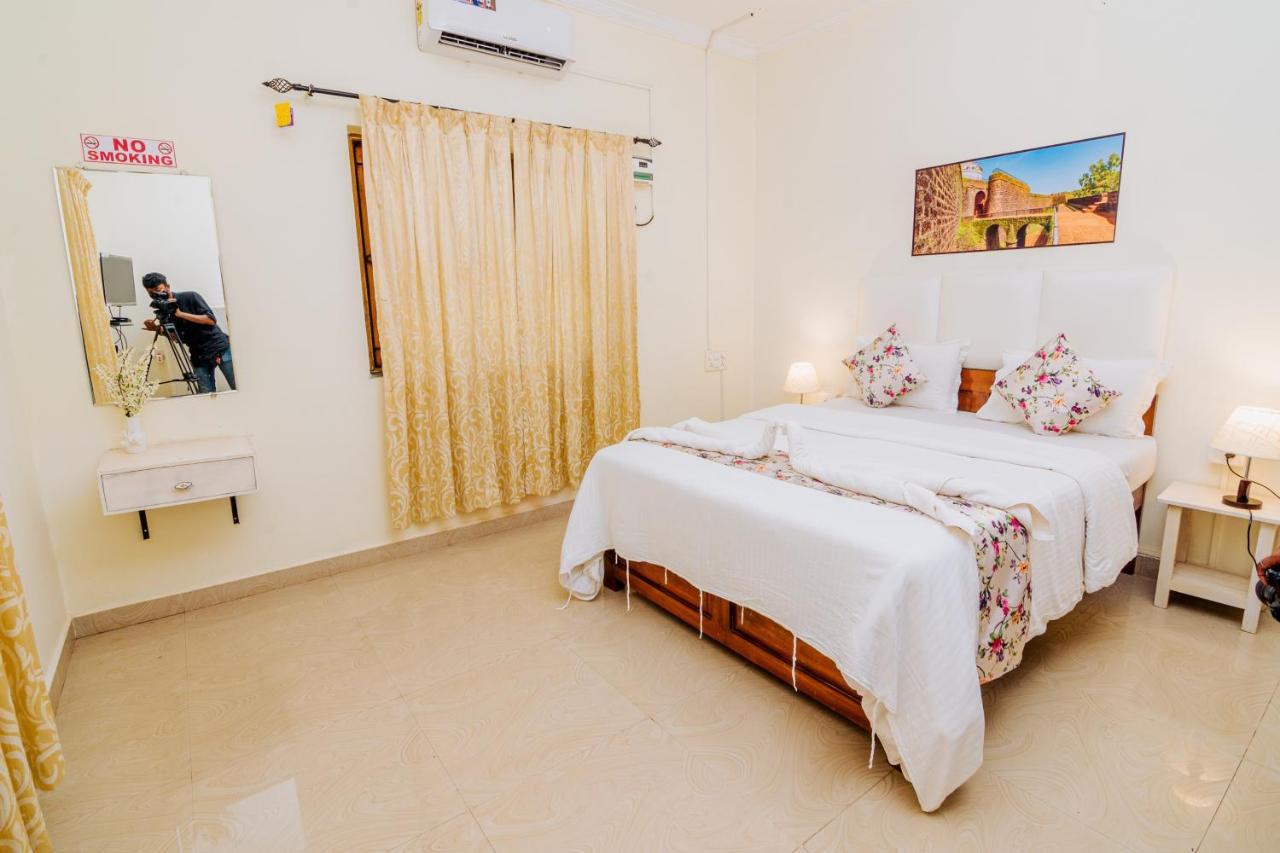 White House In Goa, Truly Amazing Experience Bed and Breakfast Saligao Buitenkant foto